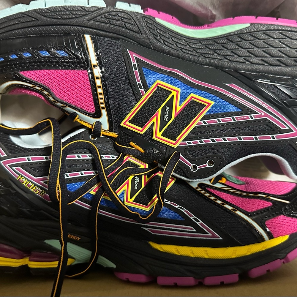 New Balance Women's Black and Pink Running Shoes
